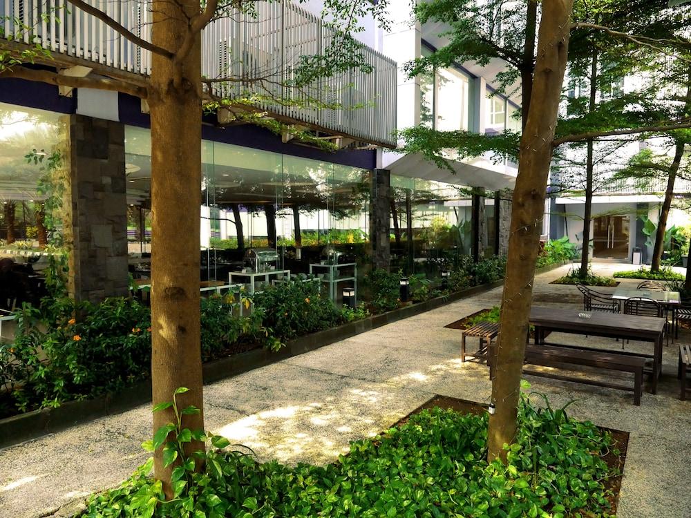 Yasmin Hotel Karawaci Tangerang Exterior foto