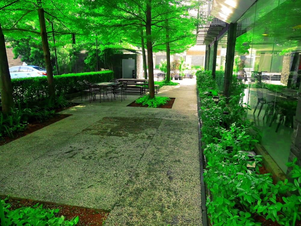 Yasmin Hotel Karawaci Tangerang Exterior foto