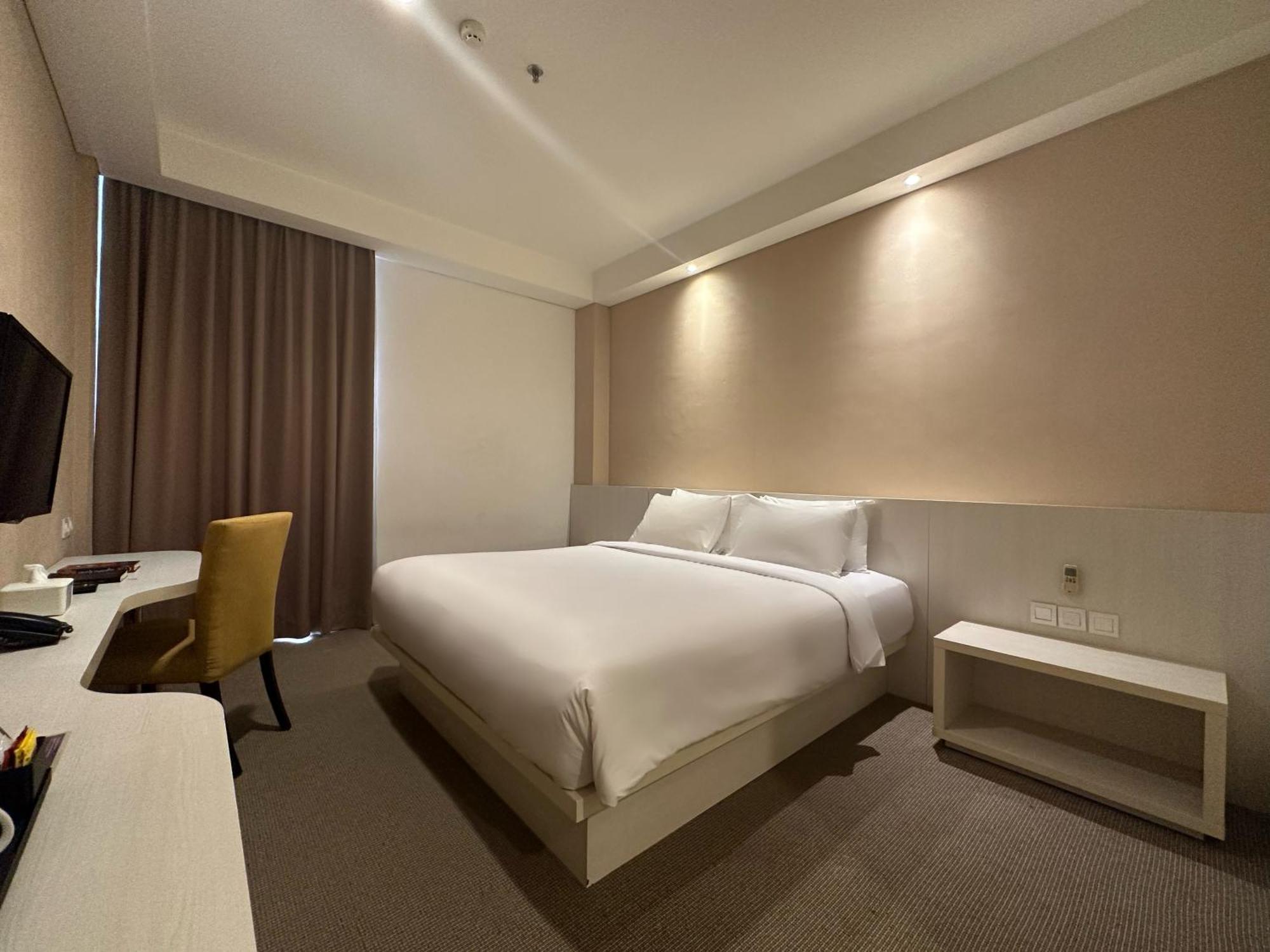 Yasmin Hotel Karawaci Tangerang Exterior foto