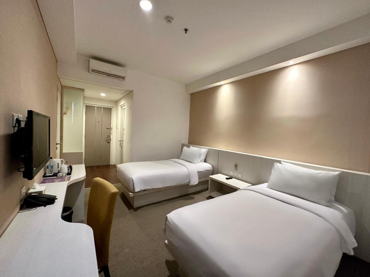 Yasmin Hotel Karawaci Tangerang Exterior foto