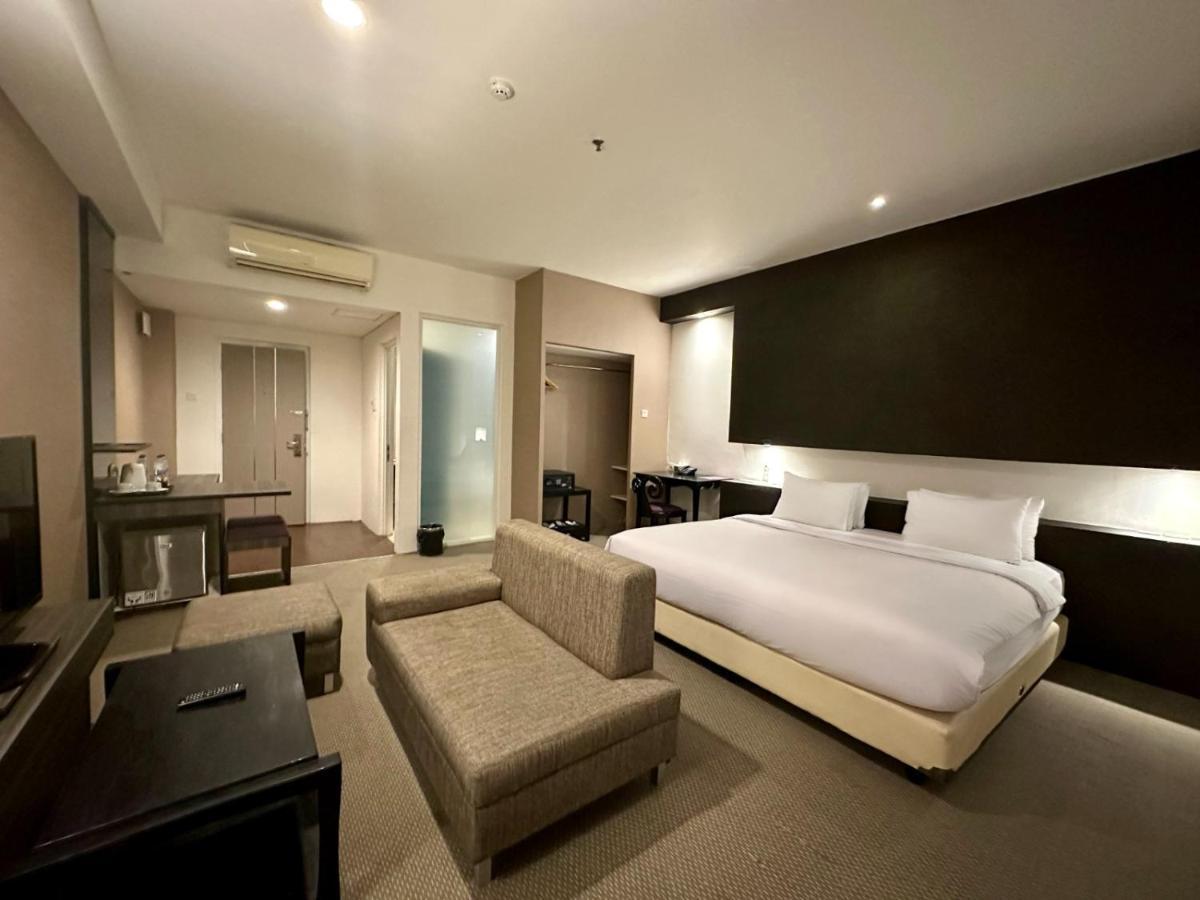 Yasmin Hotel Karawaci Tangerang Exterior foto